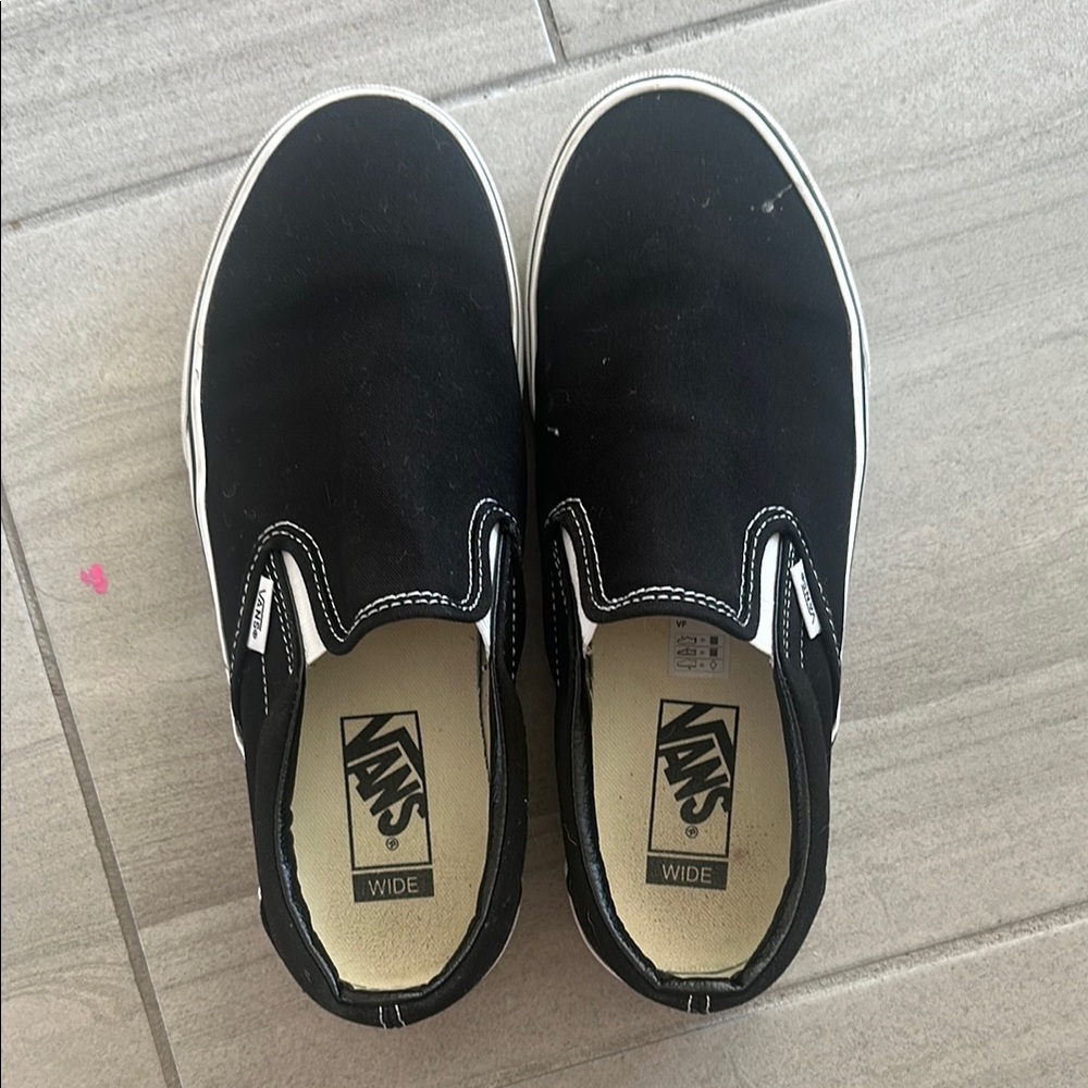 9.5 wide vans women